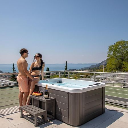 Sunset Lodge - Enjoy Holiday Garda  Exteriör bild