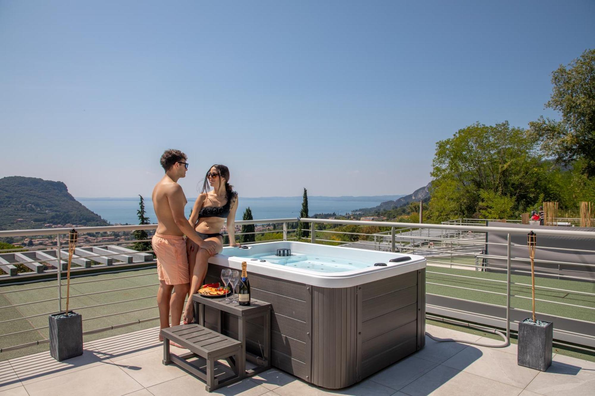 Sunset Lodge - Enjoy Holiday Garda  Exteriör bild