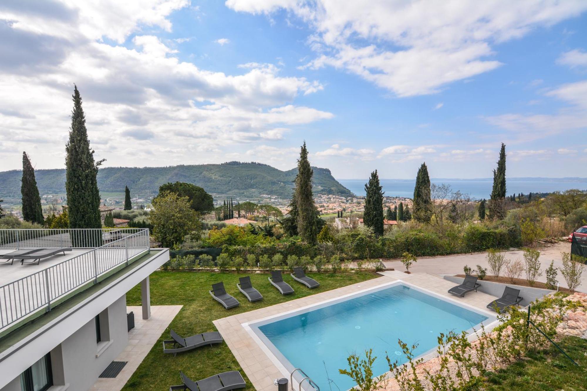 Sunset Lodge - Enjoy Holiday Garda  Exteriör bild
