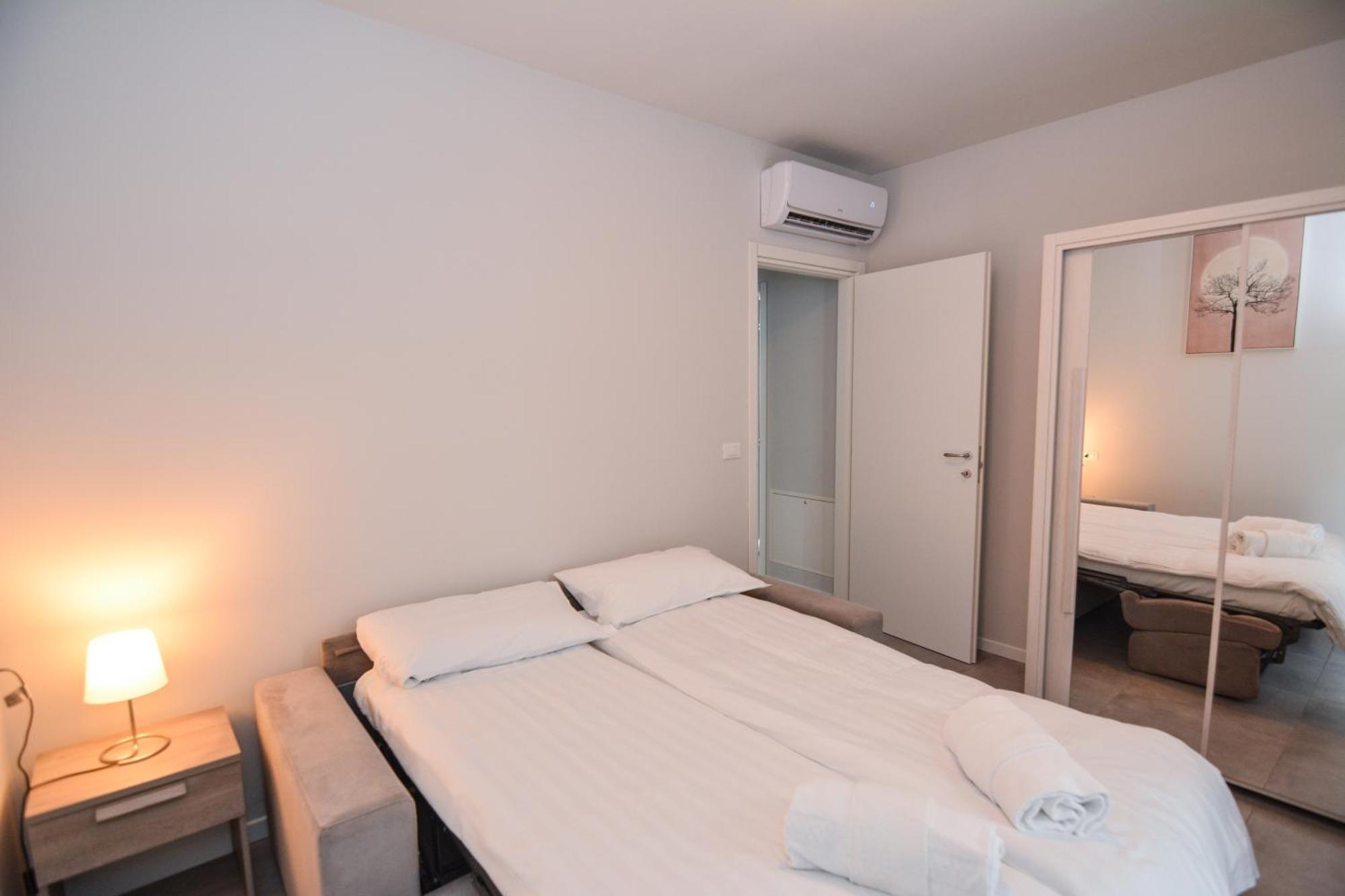 Sunset Lodge - Enjoy Holiday Garda  Exteriör bild