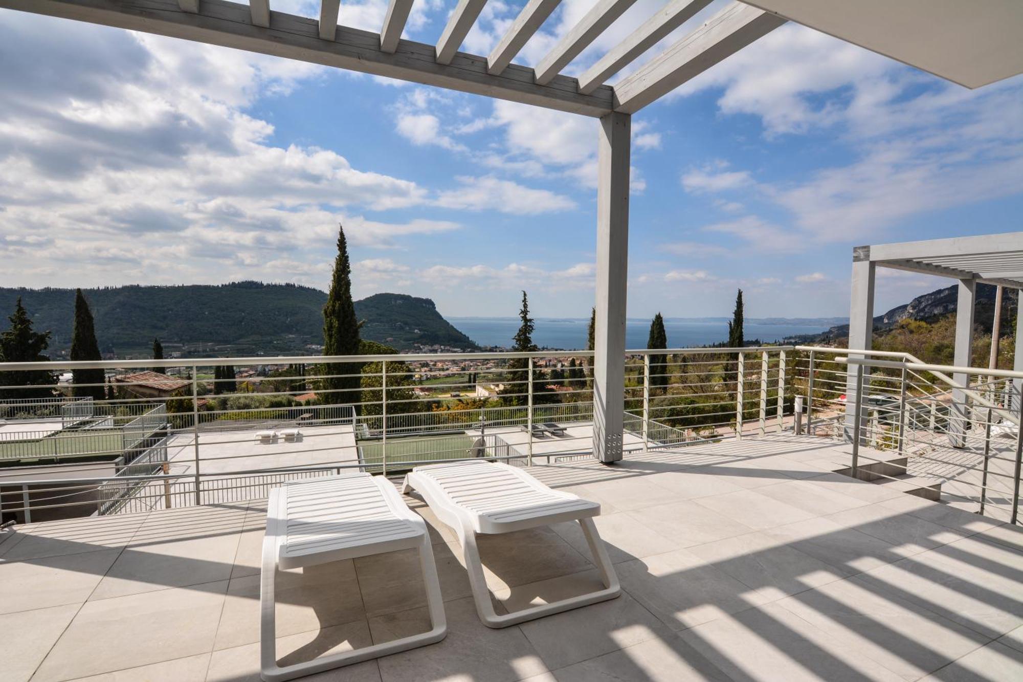 Sunset Lodge - Enjoy Holiday Garda  Exteriör bild