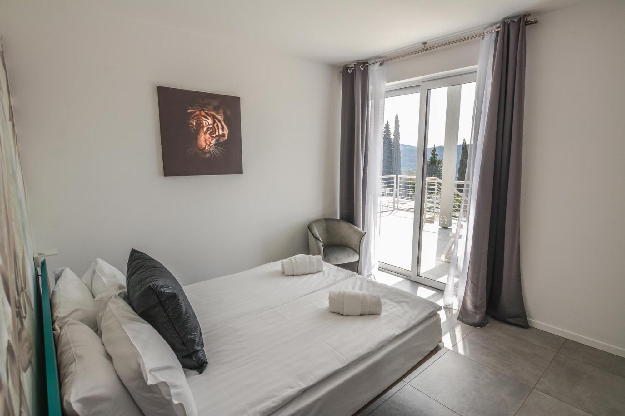 Sunset Lodge - Enjoy Holiday Garda  Exteriör bild